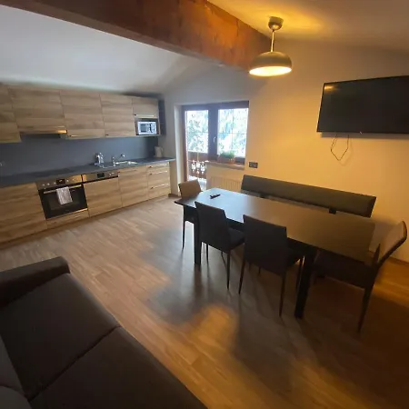 Marina Affittacamere Tux